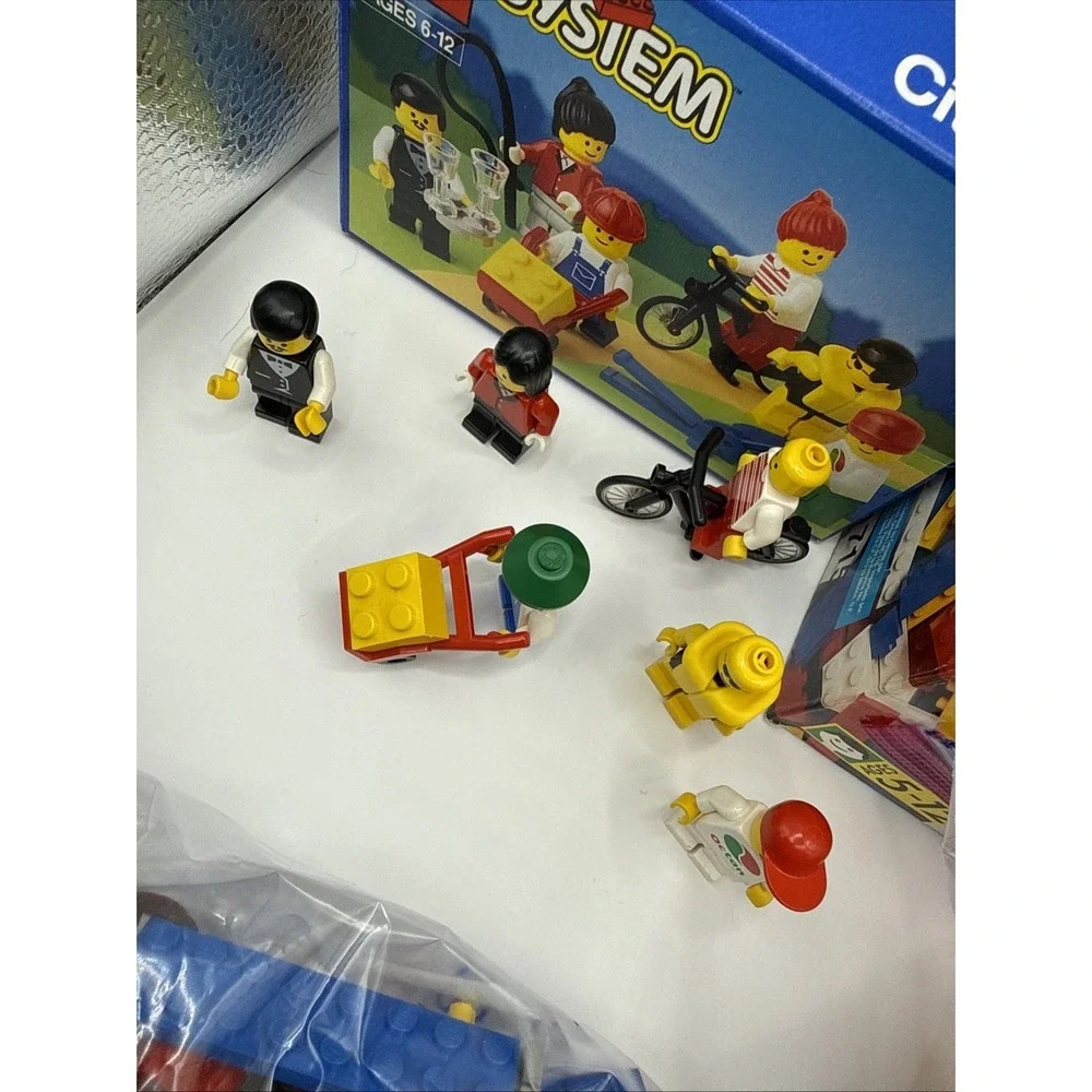 LARGE LEGO LOT of Misc Minifigures Parts Pieces Accessories Plates Weapons 6314+